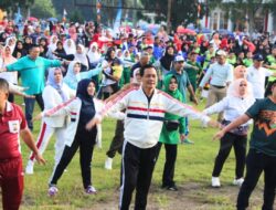 Senam Bersama Ribuan Masyarakat, Bupati Luncurkan Dispora MEMBARA