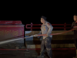 Akibat Tanah Langsor Satlantas Polres Lahat Bersama Personil Atur Lalu Lintas